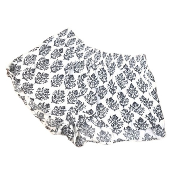 MOSSIMO | Women’s MOSSIMO Black & White Flower High Waist Shorts, Size M - Picture 1 of 4